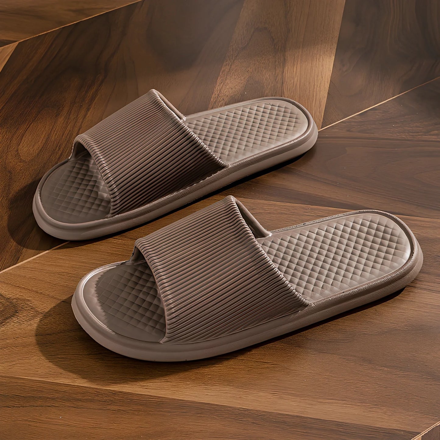 Summer slippers with rhombus pattern and non-slip foam soles for indoor wear