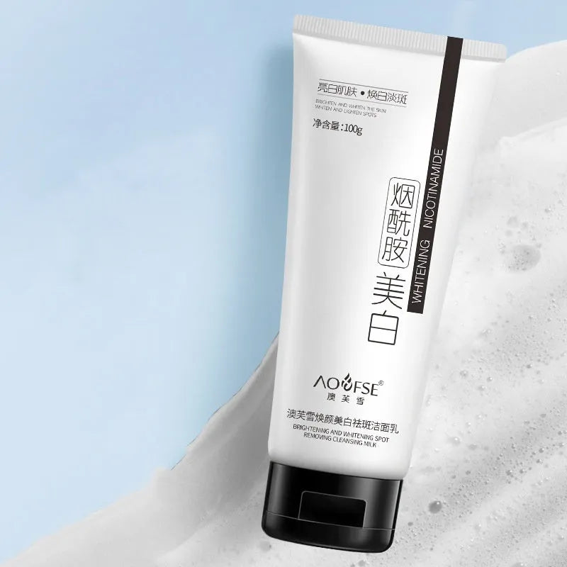 White 100ml bottle of whitening and freckle removing facial cleanser for pore cleansing