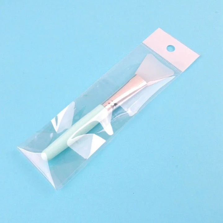 Silicone facial mask brush with 0.5cm bristles and 15cm handle in navy blue colour