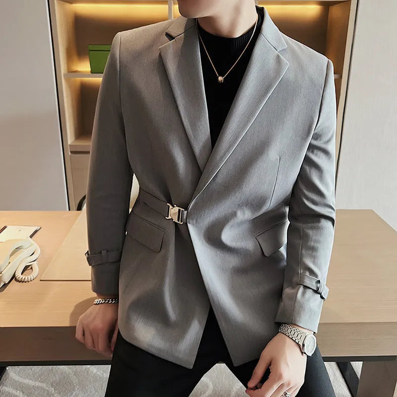 Men's British style slim fit solid colour suit coat with yarn-dyed fabric and buckle design
