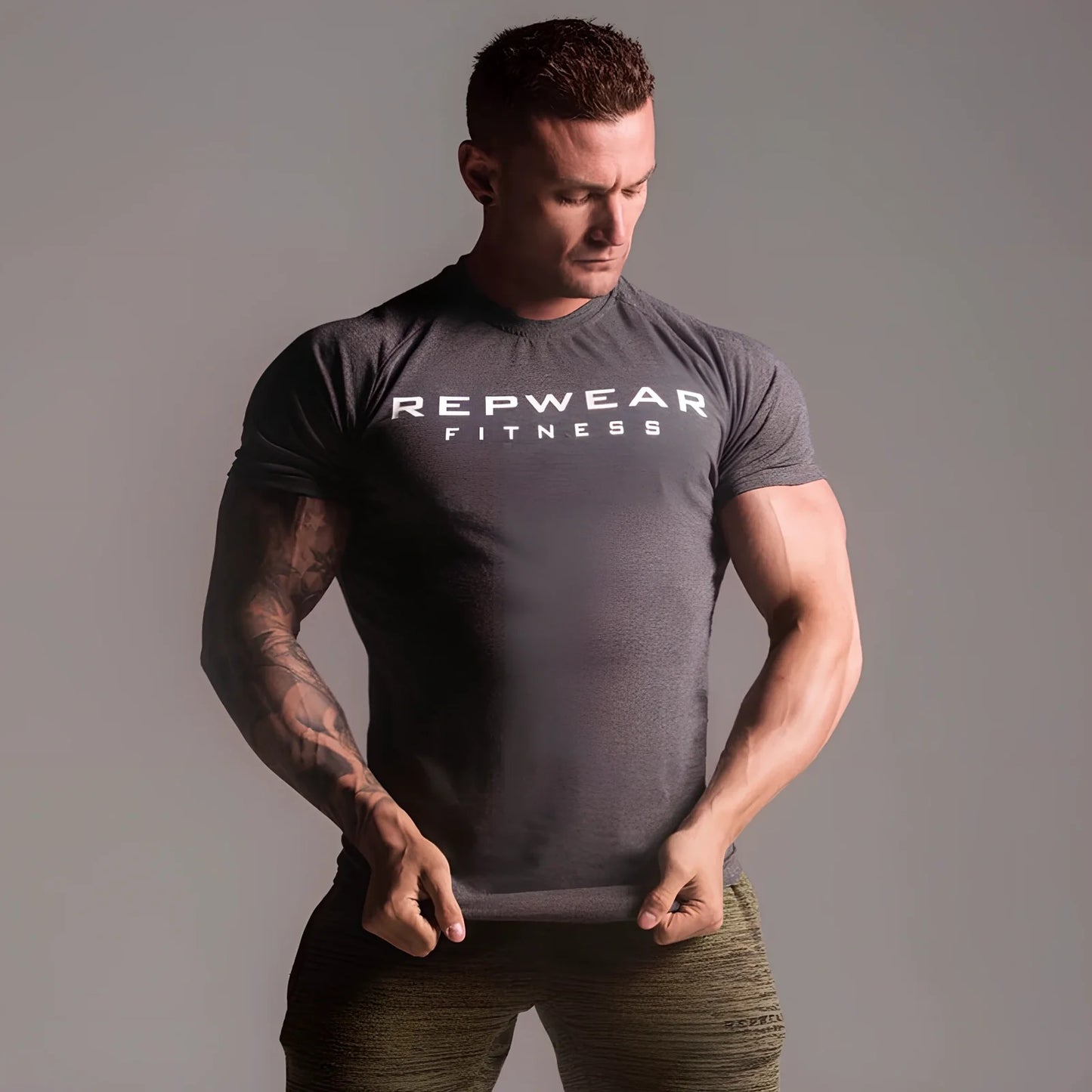 Slim-fit quick-drying stretch short-sleeve t-shirt in black with embossed letter prints, round neck, sizes M-XXL