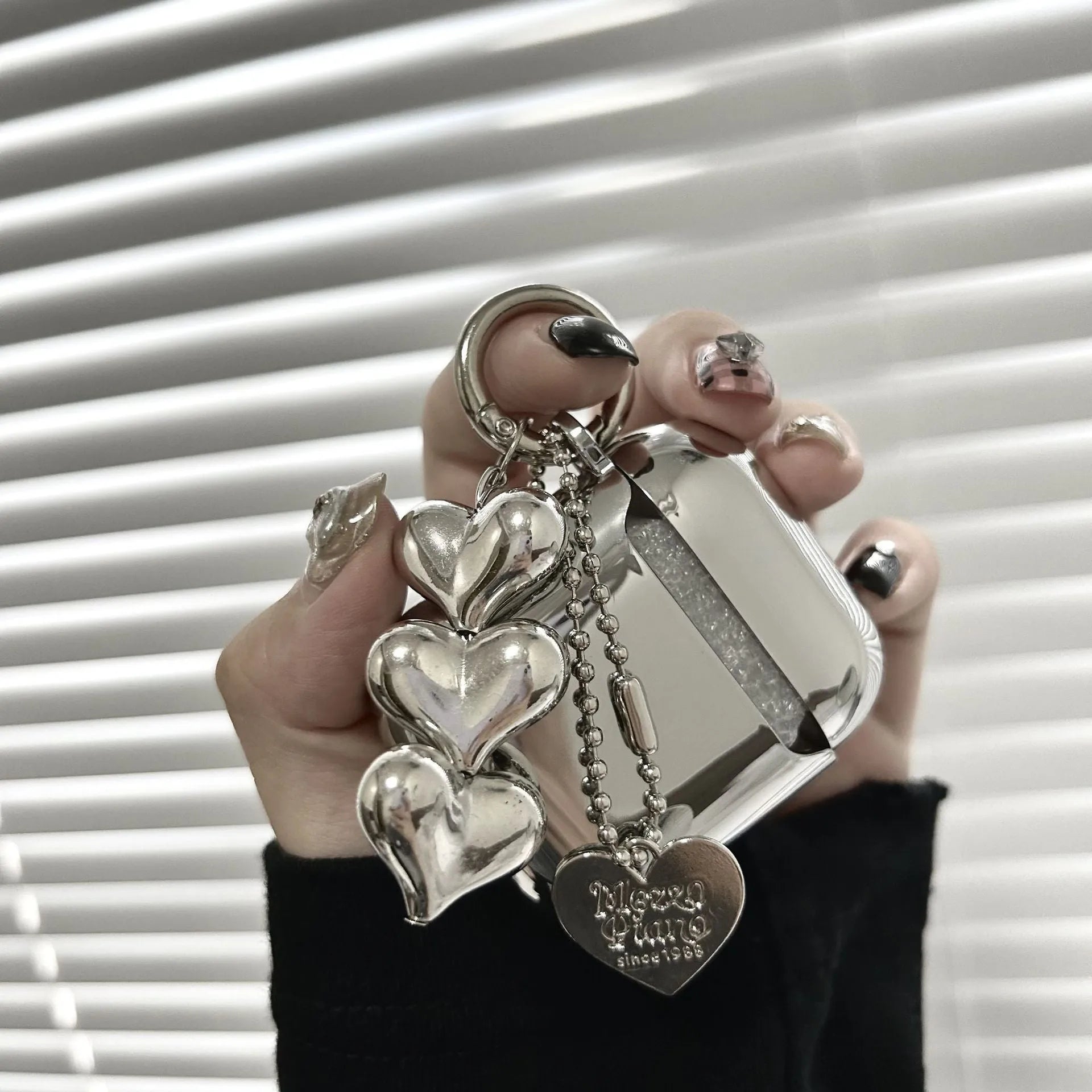 Electroplated solid colour heart pendant iPhone headphone case with matching bracelet and ring charms