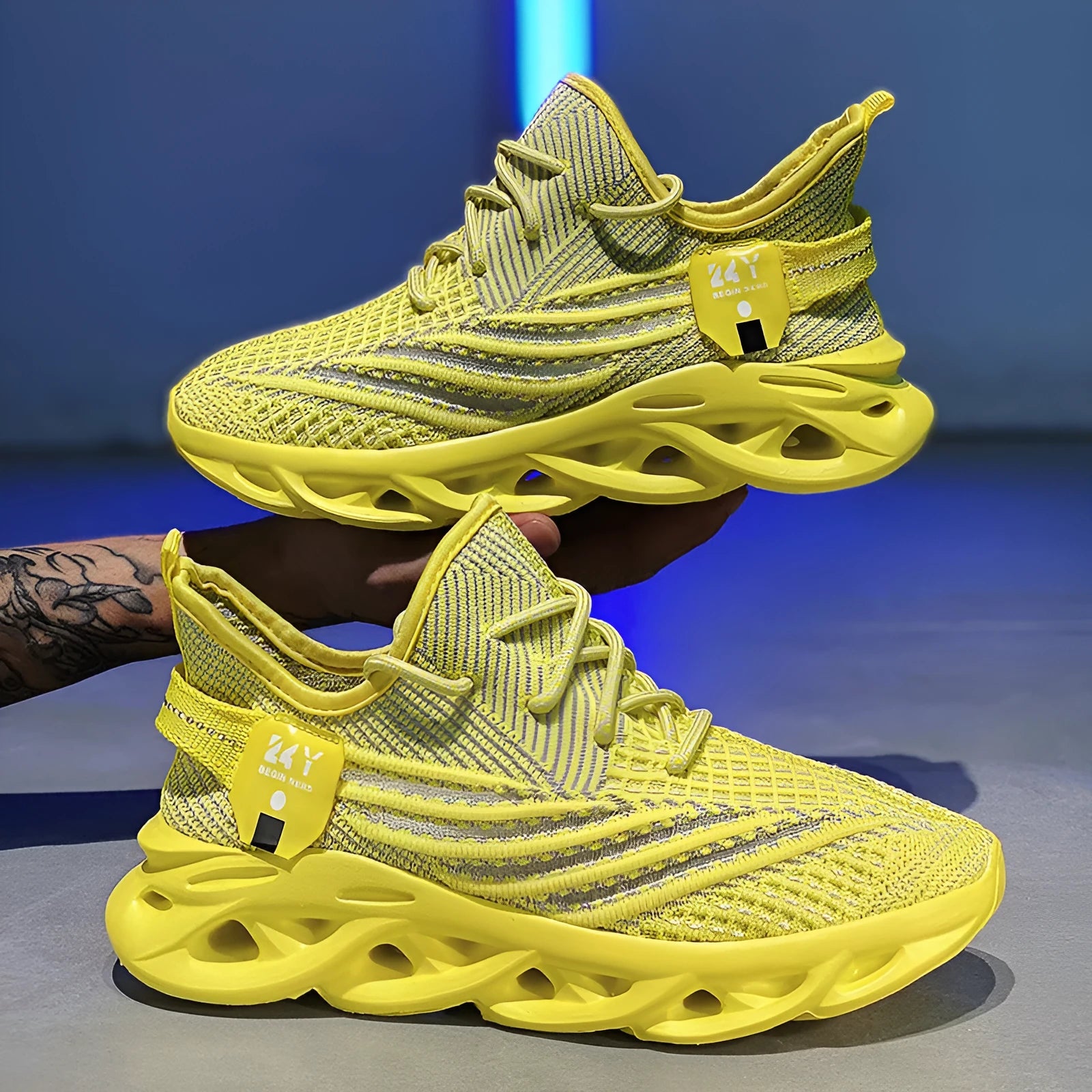 Men's flyknit mesh platform sneakers in solid colours with stitching details