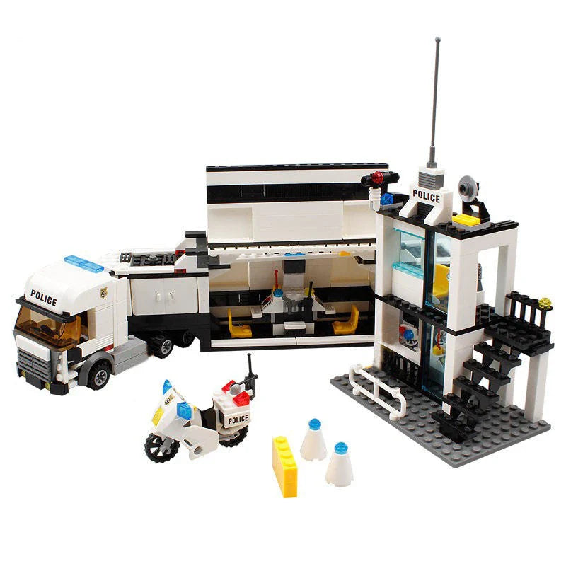 Classic Police Station Model Building Blocks set with 551 pieces and 5 dolls