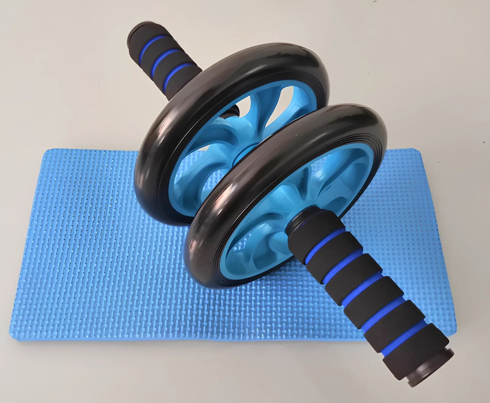 Blue latex abdominal wheel auxiliary pull rope extended to 100cm with rings for handle and foot attachment