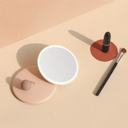 Pink and white LED makeup mirror with overlay closure and 800mAh battery