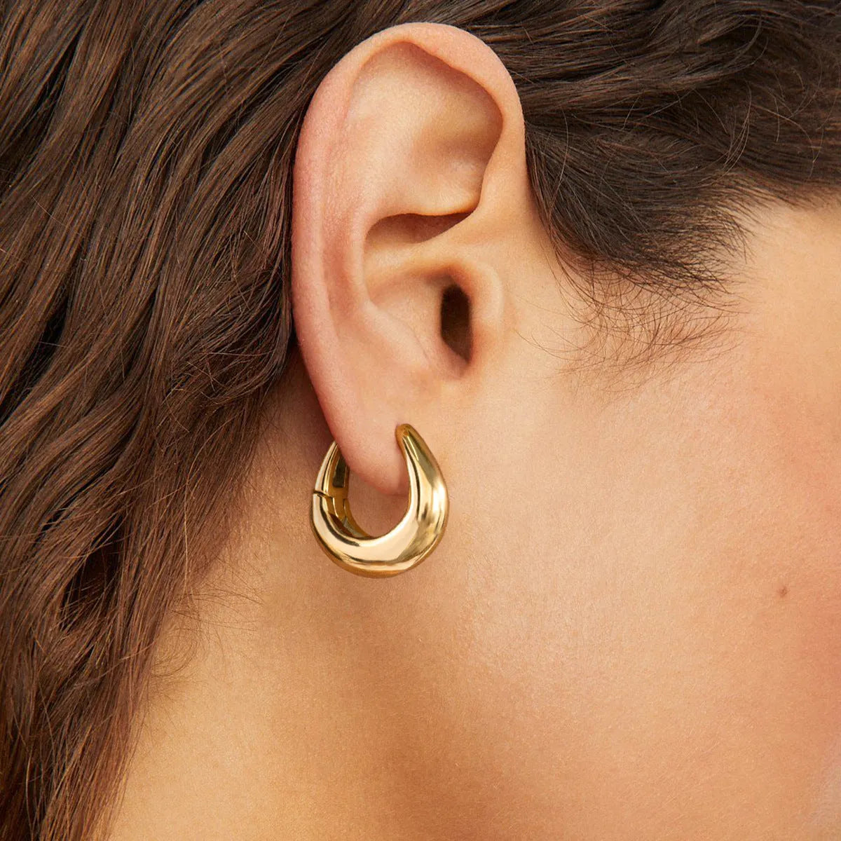 18K gold titanium steel geometric ellipse ear clip for women, light luxury style, on a model