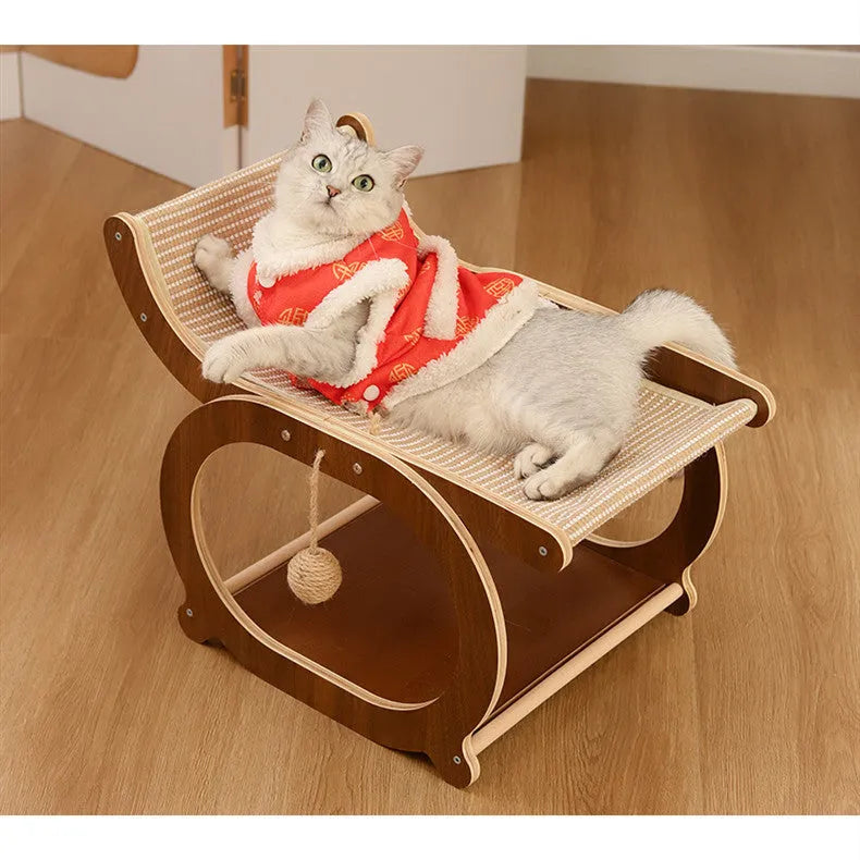 Solid wood sisal scratching mat for cats in wood colour, a simple one-piece recliner design.