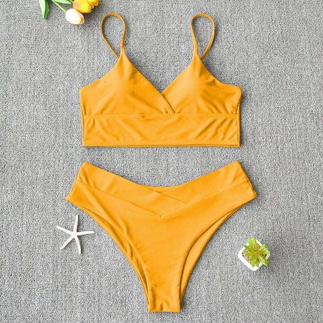 Women's two-piece swimsuit in rose red with polypropylene fibre fabric that resists chlorine