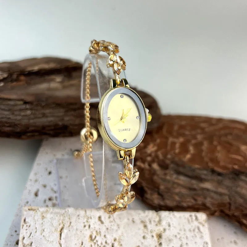 Women's oval retro quartz watch with alloy strap, 33mm dial, in gold colour on white background