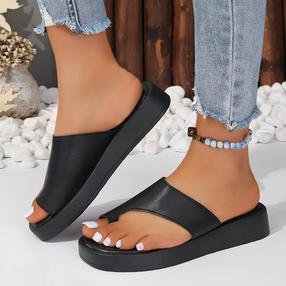 Women's black clip toe slippers with thick rubber sole for summer outdoor wear