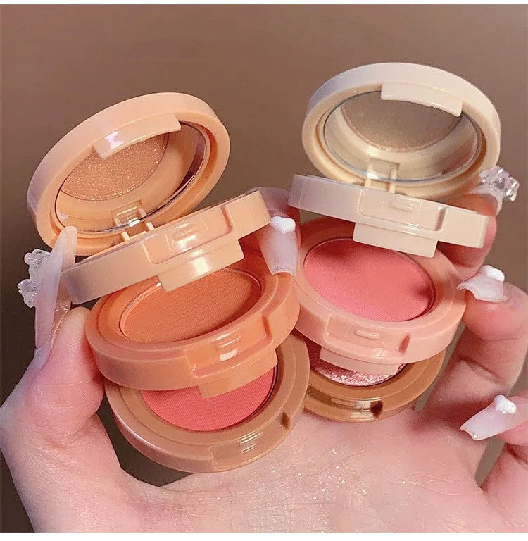 High gloss powder blusher disc in all-in-one plate format, available in two colour options for brightening skin tone