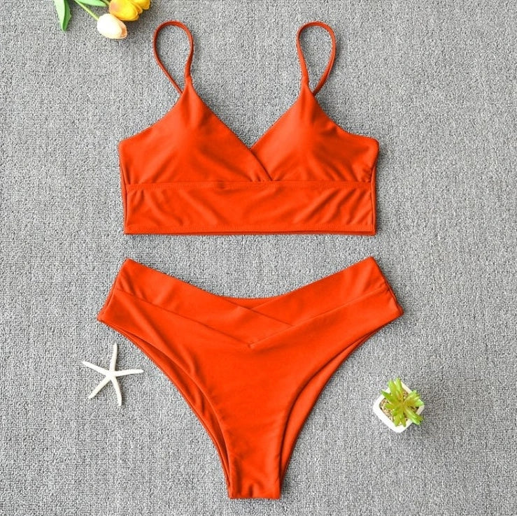 Women's two-piece swimsuit in rose red with polypropylene fibre fabric that resists chlorine