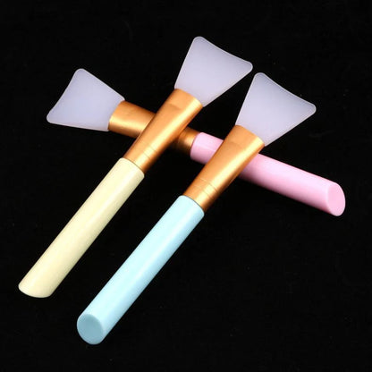 Silicone facial mask brush with 0.5cm bristles and 15cm handle in navy blue colour