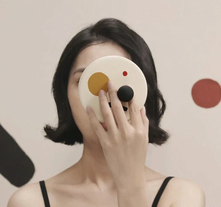 Pink and white LED makeup mirror with overlay closure and 800mAh battery