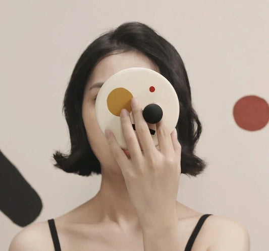 Pink and white LED makeup mirror with overlay closure and 800mAh battery