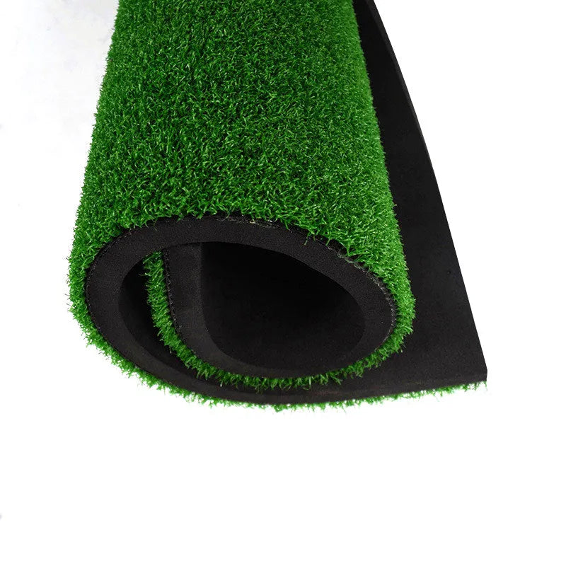 Green rubber and nylon golf swing practice mat 60x30cm 15mm thick on grass