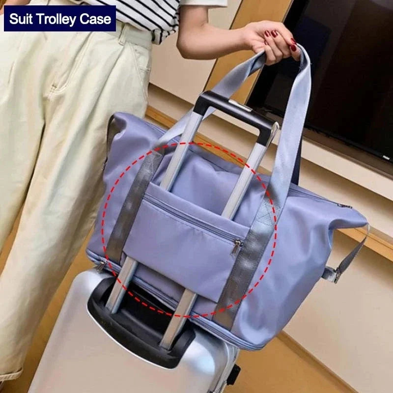 Foldable travel duffel bag made of waterproof Oxford cloth with multiple pockets for organized packing