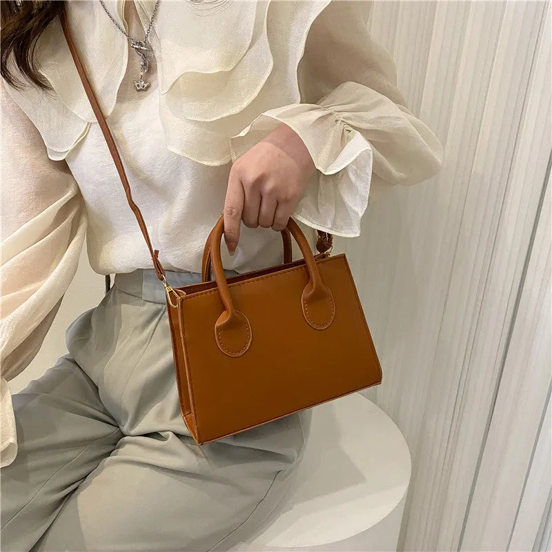 Retro casual women's small square shoulder bag in synthetic PU leather with single strap