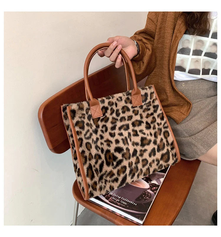 Korean style large-capacity handbag in leopard print with magnetic buckle