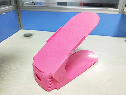 Adjustable double shoe rack made of durable polypropylene with customizable height to organize your shoe collection