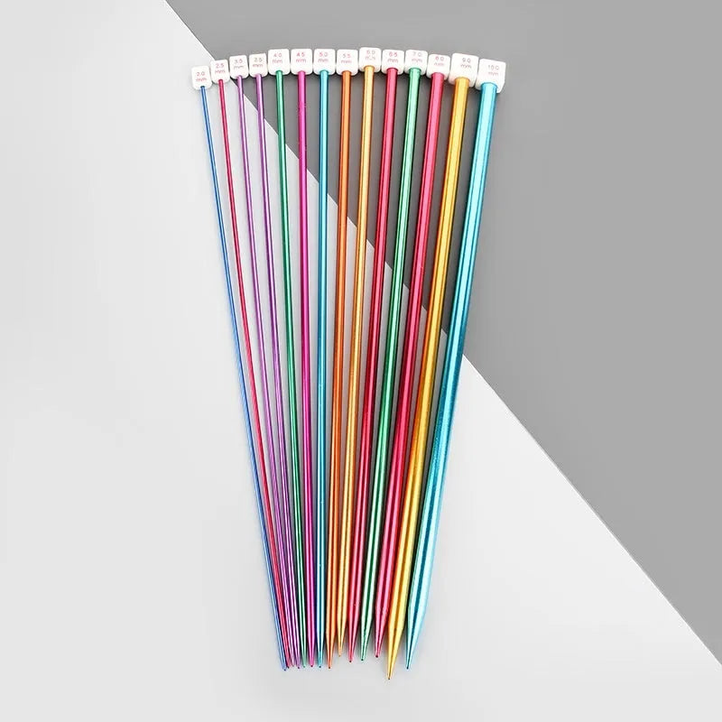 Aluminium crochet hook set with safety caps showing 28 hooks in 14 sizes from 2.0mm to 10.0mm