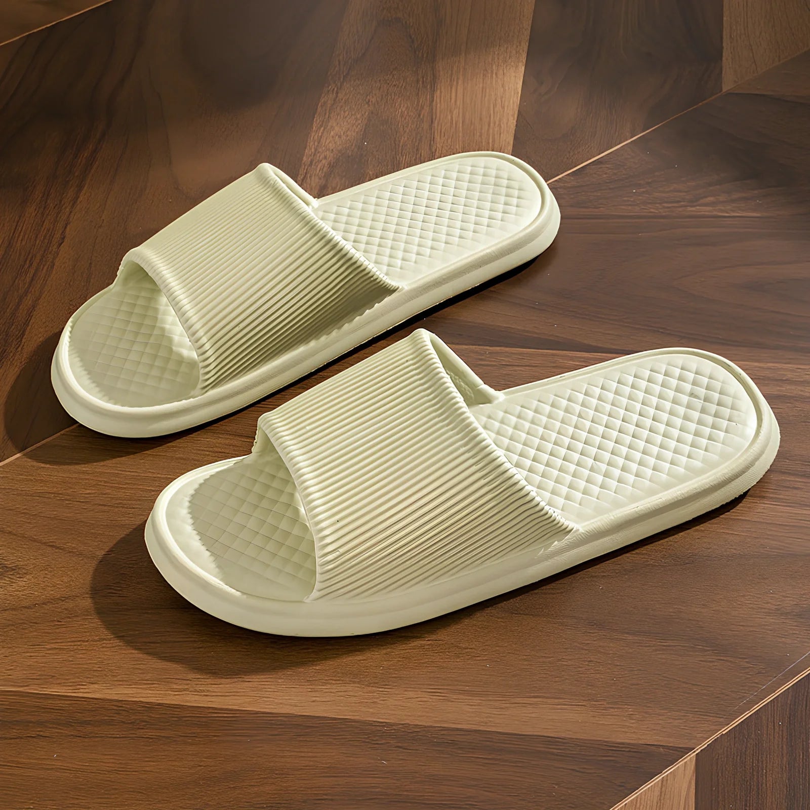 Summer slippers with rhombus pattern and non-slip foam soles for indoor wear