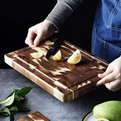 Solid wood cutting board in imported acacia for kitchen use