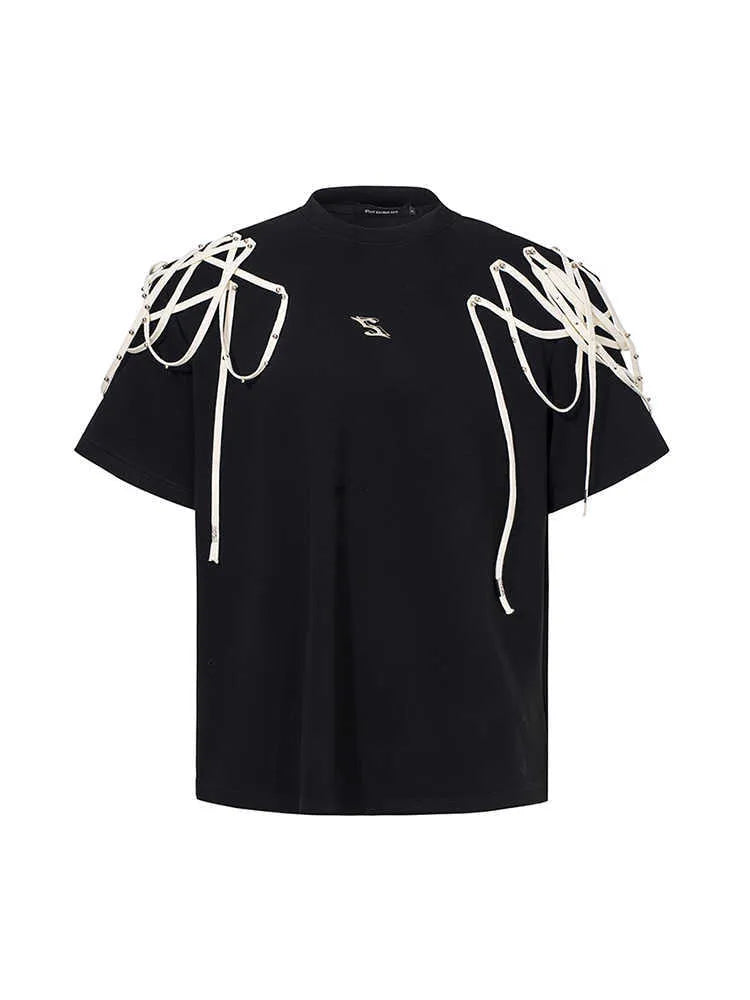 Black women's short-sleeved T-shirt with rivet ribbon padded shoulders and a loose fit.
