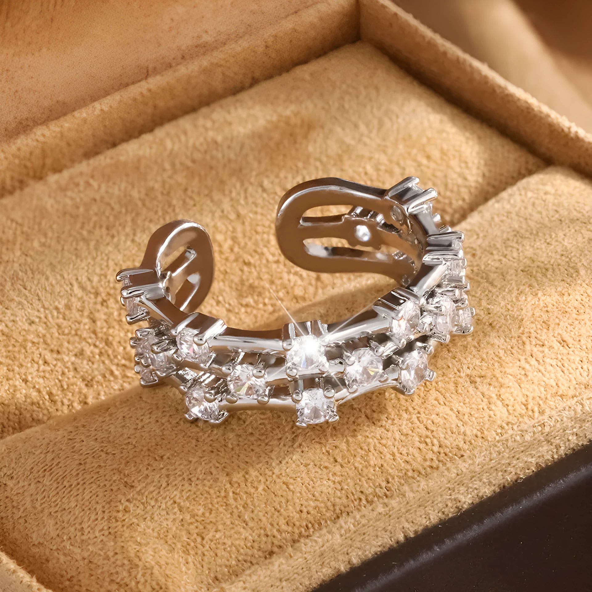 Women's forefinger ring in geometric shape with electroplated finish, silver colour