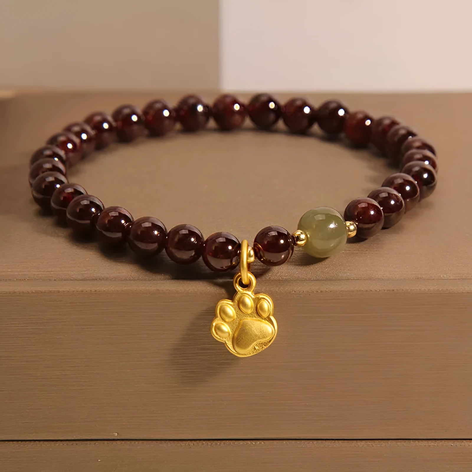 Women's adjustable crystal bracelet with Cat's Paw garnet colouration and original design