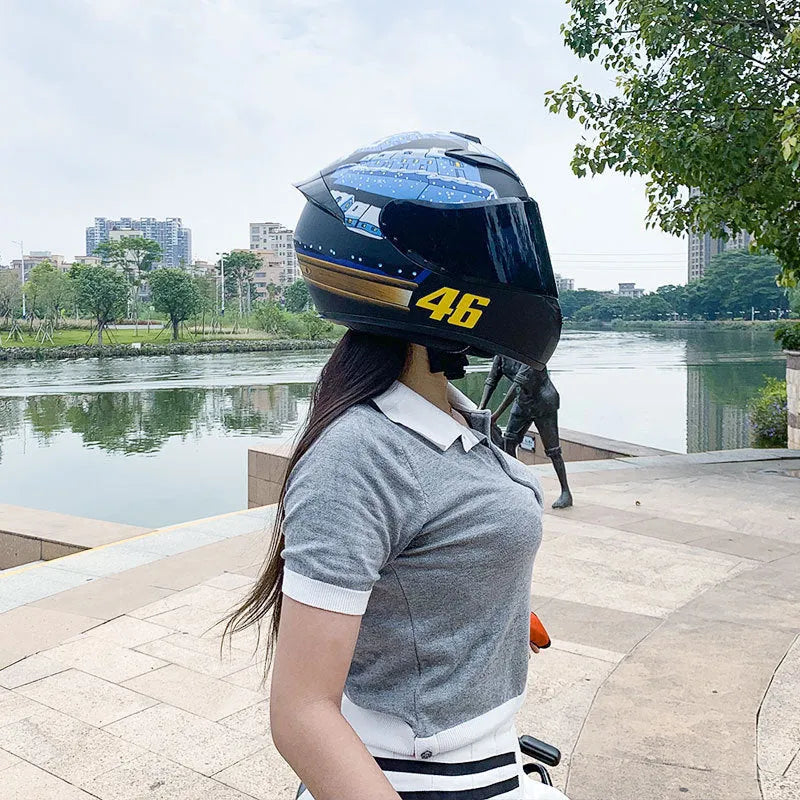 Motorcycle helmet in Dragon colour with ABS construction for commuting safety