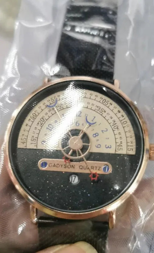 Men's gold and silver sports quartz watch with 40mm alloy case and choice of stainless steel or leather strap.