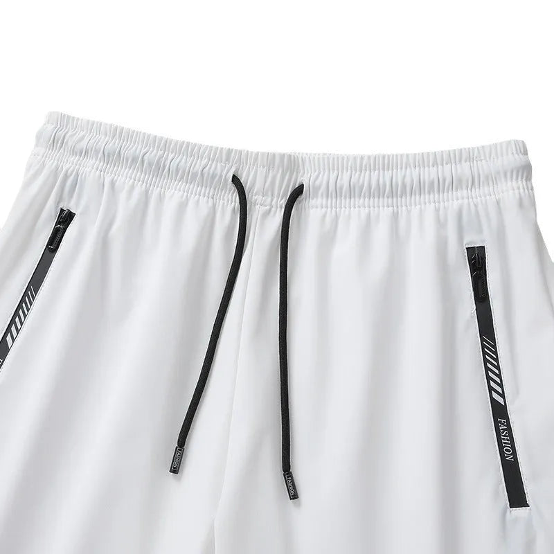 Men's quick-drying nylon sports shorts in loose fit with fifth pants length