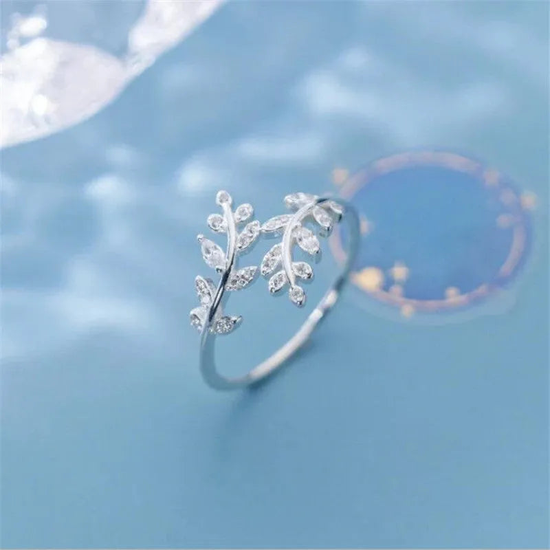Copper leaf-shaped branch ring for women in gold and silver finishes
