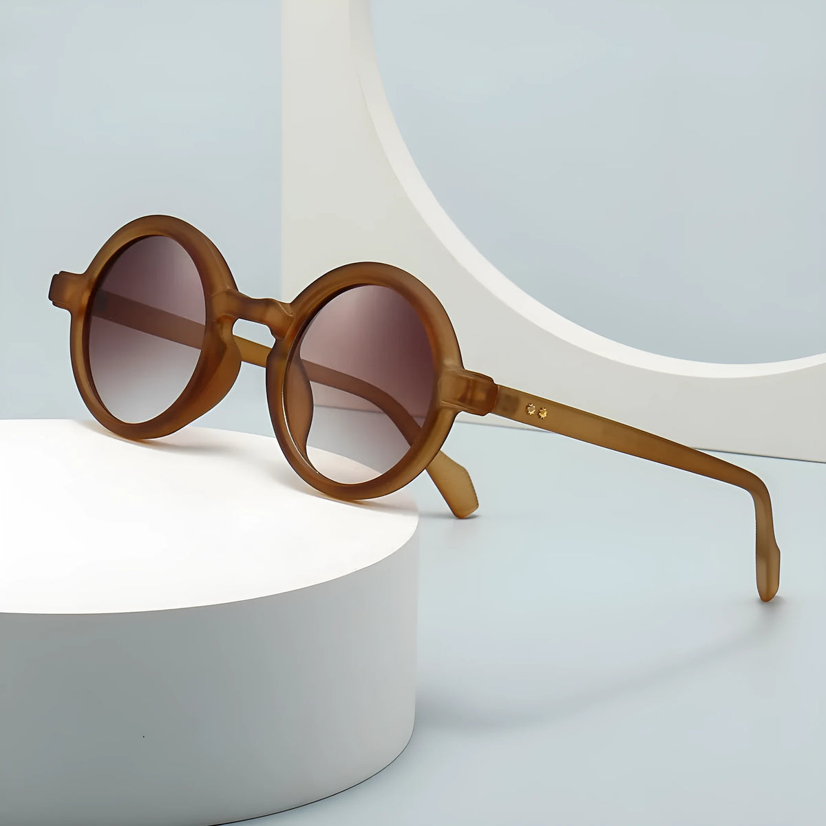 European American retro artistic round sunglasses with black frame and gray lenses, full-frame plastic design