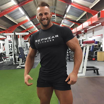 Slim-fit quick-drying stretch short-sleeve t-shirt in black with embossed letter prints, round neck, sizes M-XXL