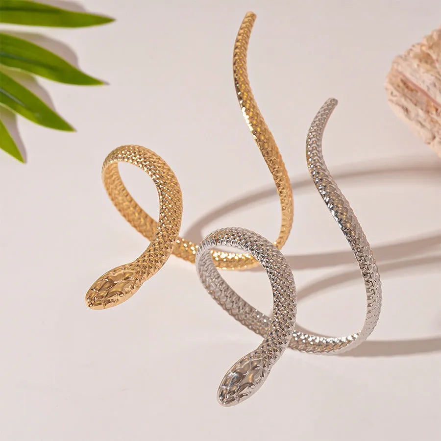 Gold twisted snake bracelet and ring jewellery set with exaggerated winding design