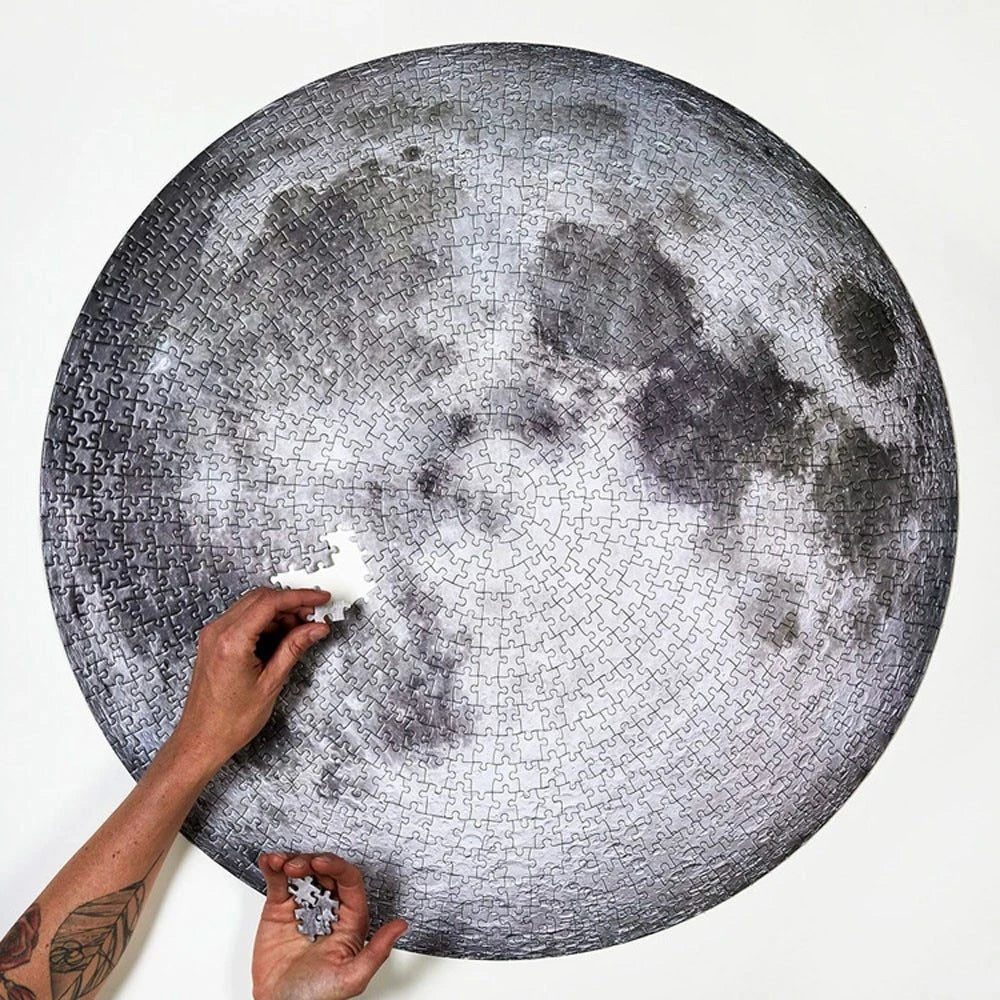 Moon/Earth 1000-piece jigsaw puzzle with vibrant space theme, measuring 67.5 × 67.5 cm