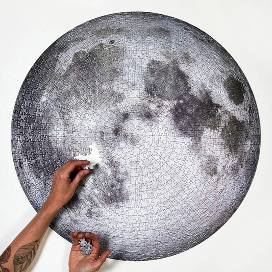Moon/Earth 1000-piece jigsaw puzzle with vibrant space theme, measuring 67.5 × 67.5 cm