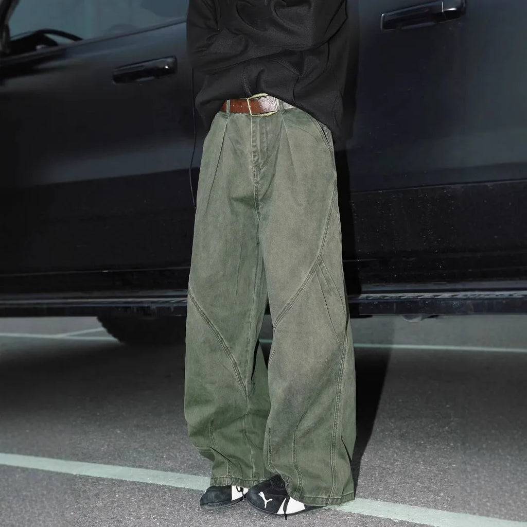 Men's pleated straight-leg trousers in a loose fit, shown in apricot colour with striped pattern.