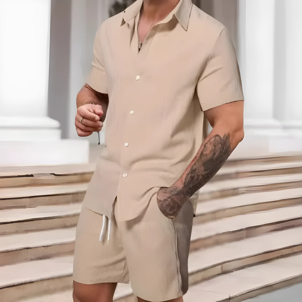 Men's striped casual suit with short sleeve shirt and matching shorts in polyester fabric