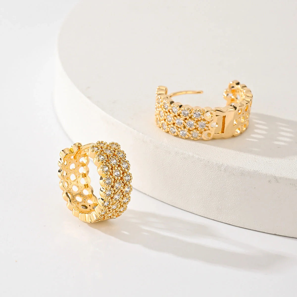 Copper all-matching earrings for women with exquisite design in HYL407010 color