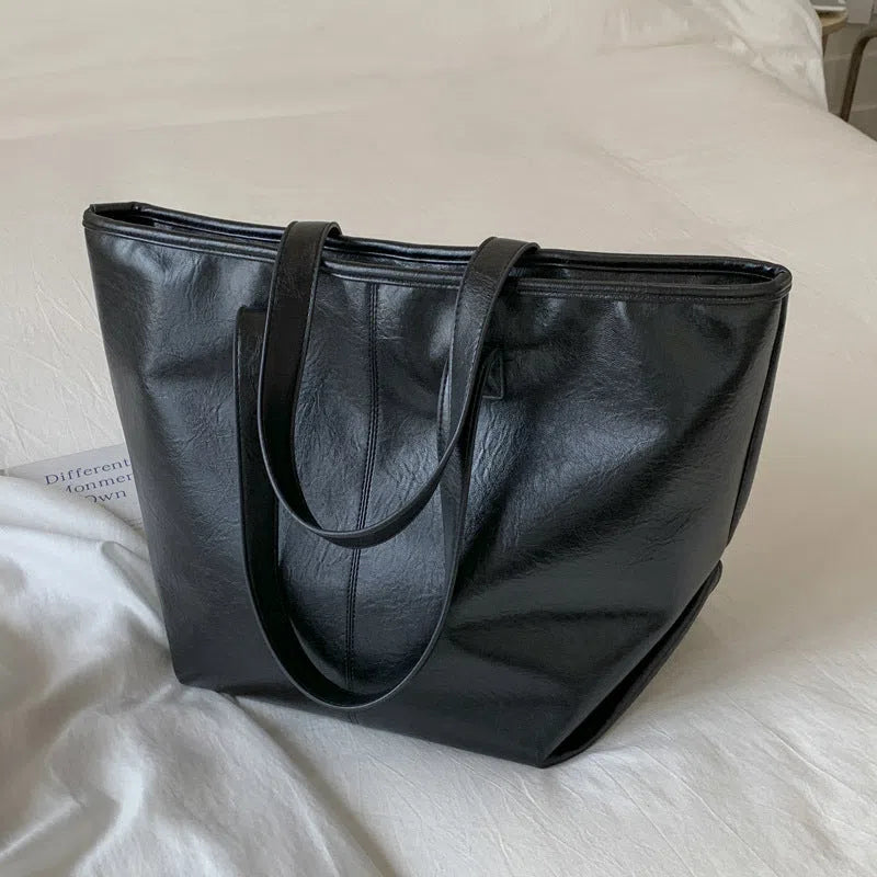 Fashionable large-capacity vintage tote bag in soft PU with stitched seams, horizontal shape, double straps