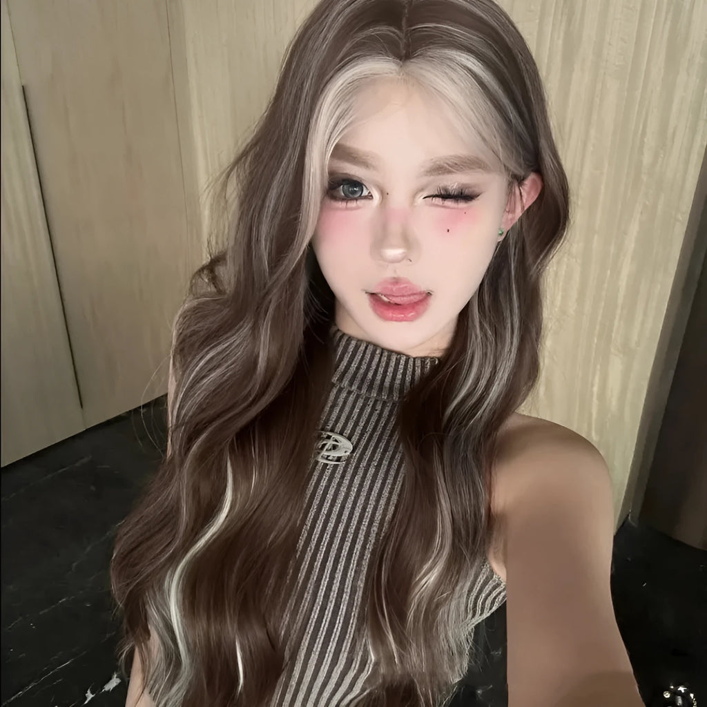 Lace front synthetic curly wig with gray gold highlights, 30cm length, natural-looking hairpiece