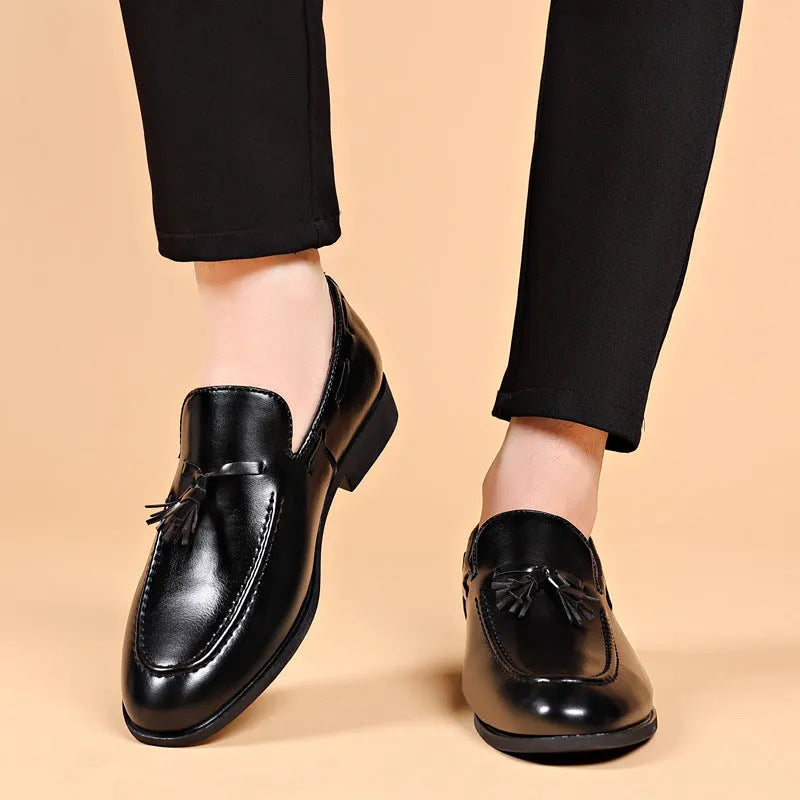 Men's patent leather low heel business shoes in black with pointed toe and slanted heel, size 38-48