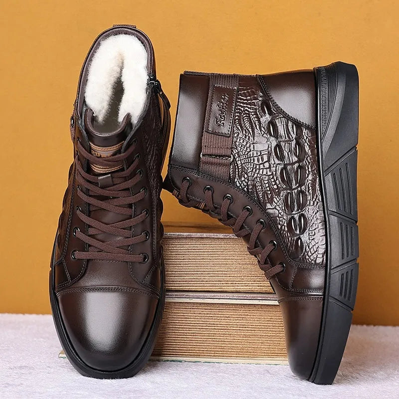 Genuine leather snow boots with fur lining and rubber soles in black or brown velvet