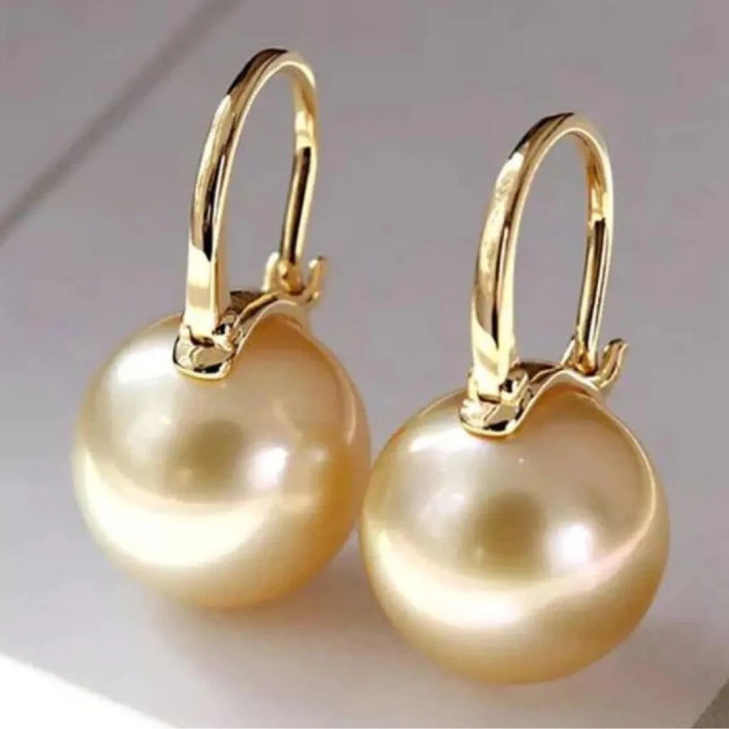 Women's 18K champagne gold pearl earrings with Seiko finish, retro U-shaped design on white background