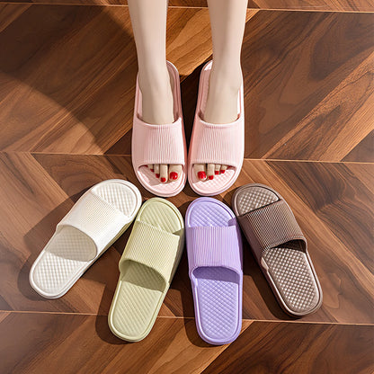 Summer slippers with rhombus pattern and non-slip foam soles for indoor wear