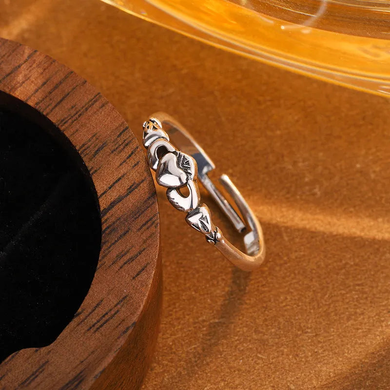 Open heart ring in retro silver colour with copper construction and adjustable design